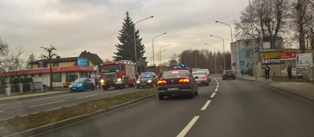 81-latek wjechał w przechodniów na przejściu