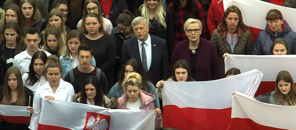 Wspólne śpiewanie Mazurka Dąbrowskiego