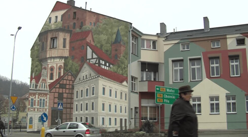 Taki pełen symboli mural ozdobił centrum - grafika