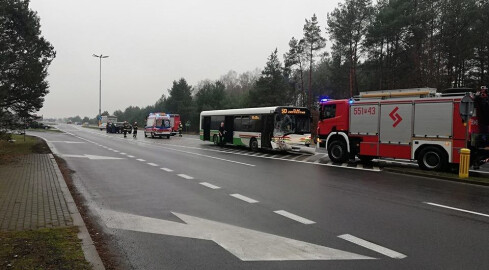 Osobówka wjechała w autobus MZK na obwodnicy - grafika