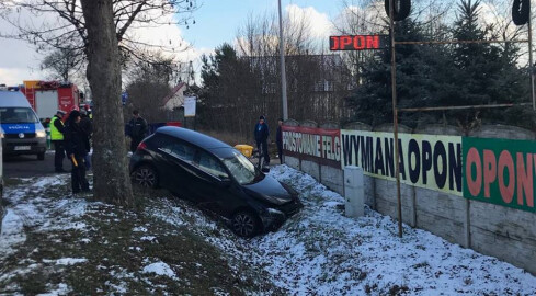 Wjechał do rowu. Wypadek na drodze Piła - Gorzów - grafika