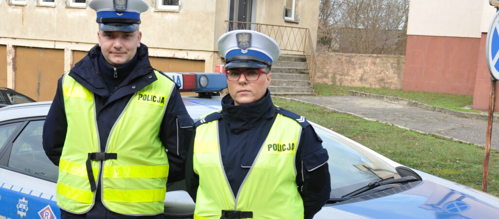 Zapijał tabletki alkoholem. Policjanci go uratowali