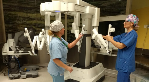 Robot da Vinci operuje onkologicznych pacjentów - grafika