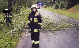 Pracuje jako policjantka, a po godzinach... jako strażak