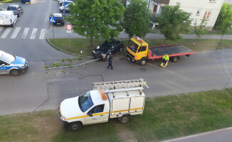 Kolizja przy ul. Promiennej w Pile. Sprawca zbiegł z miejsca zdarzenia