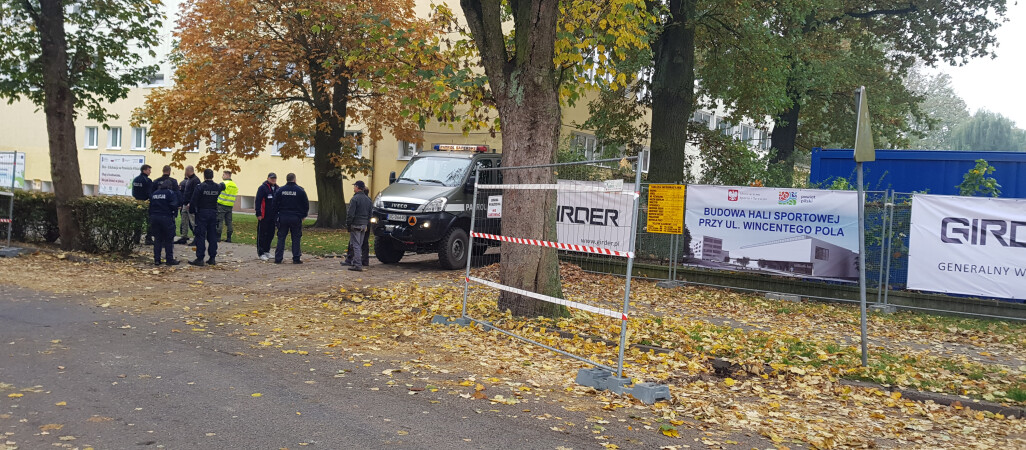 Pociski artyleryjskie na budowie hali sportowej w Pile. Lekcje odwołane