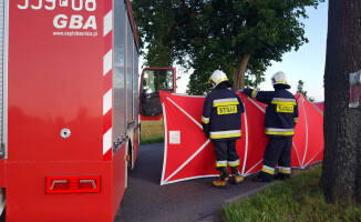 Motocyklista zderzył się z ciężarówką. Jest w stanie ciężkim 