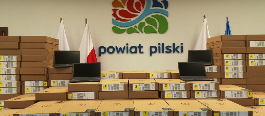 Ponad 300 laptopów dla szkół powiatu pilskiego