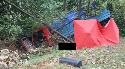 Tragedia w Kuźnicy Czarnkowskiej. Zginął kierowca ciężarówki - grafika