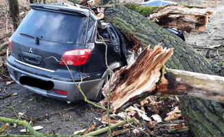 Wichury nad Polską. Strażacy walczą ze skutkami wiatru