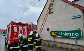 Wichury nad Polską. Strażacy walczą ze skutkami wiatru