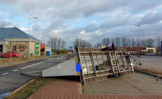 Wichury nad Polską. Strażacy walczą ze skutkami wiatru