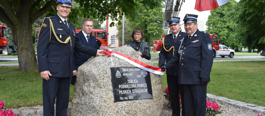 Odsłonięcie obelisku na skwerze Strażaków