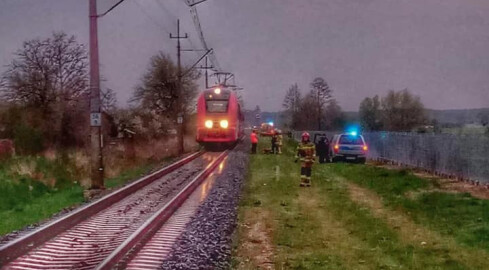 Tragedia na torach. Mężczyzna rzucił się pod pociąg - grafika