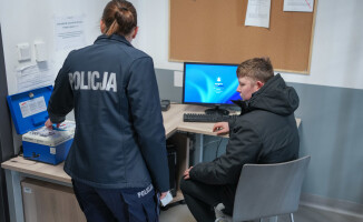 17-latek udawał policjanta. Zajęli się nim prawdziwi funkcjonariusze