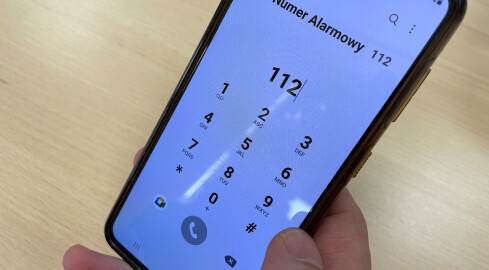Numer 112. 6 tysięcy połączeń telefonicznych dziennie - grafika