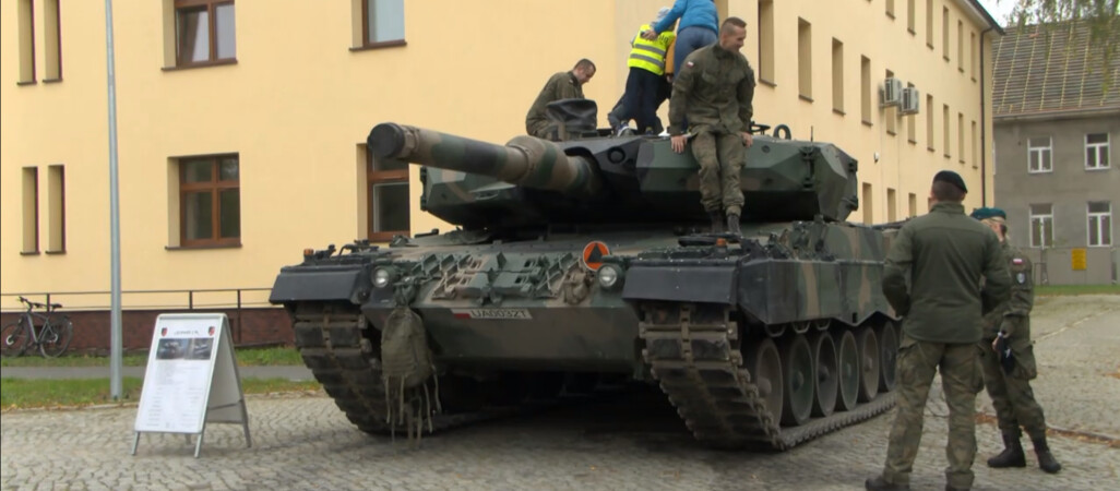 Szkoły mundurowe się prezentują i kuszą 