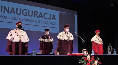 Gaudeamus rozbrzmiało w murach pilskich uczelni - grafika