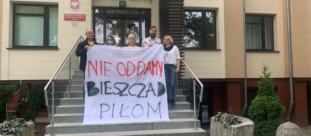 "Nie oddamy Bieszczad piłom" - protest pod RDLP w Pile 