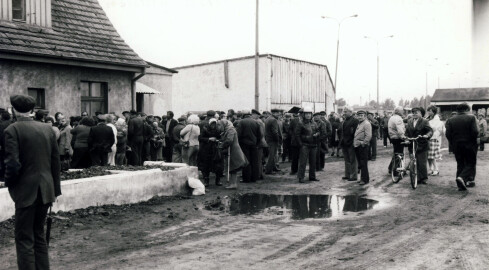 Pilskie BWA szuka fotografii i ulotek z lat 80-tych  - grafika