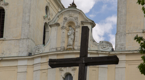 Coraz mniej uczniów na religii. Ojciec Rydzyk apeluje o "pilnowanie d - grafika