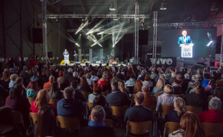 Polish Soloists String Orchestra zagrała w hangarze na lotnisku