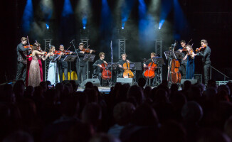 Polish Soloists String Orchestra zagrała w hangarze na lotnisku