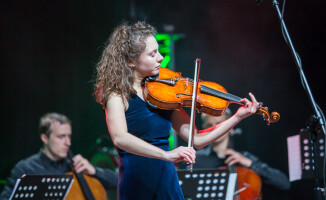 Polish Soloists String Orchestra zagrała w hangarze na lotnisku