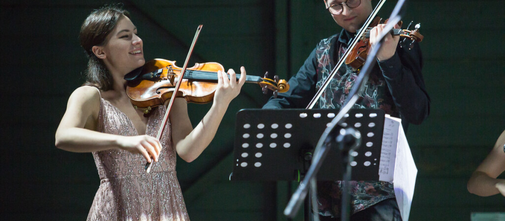 Polish Soloists String Orchestra zagrała w hangarze na lotnisku