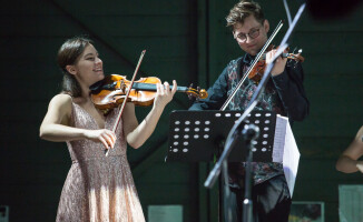 Polish Soloists String Orchestra zagrała w hangarze na lotnisku