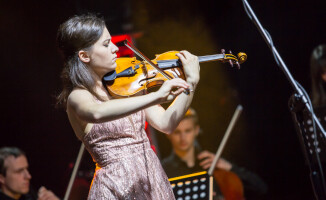 Polish Soloists String Orchestra zagrała w hangarze na lotnisku