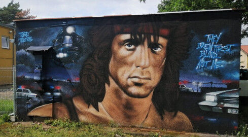 Rambo na Górnym. Zobaczcie jak powstawał mural - ZDJĘCIA  - grafika