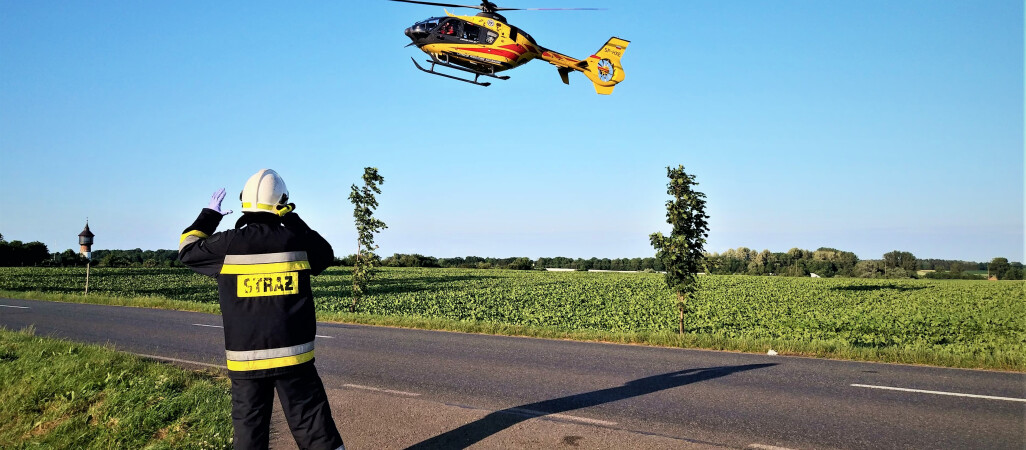 Zderzenie ciężarówki z osobówką. 51-latka trafiła śmigłowcem do szpitala