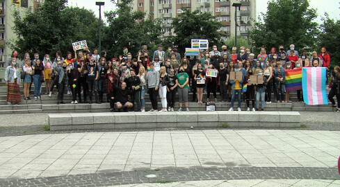 "LGBT to ludzie. Nie ideologia". Manifestacja w Pile - VIDEO  - grafika