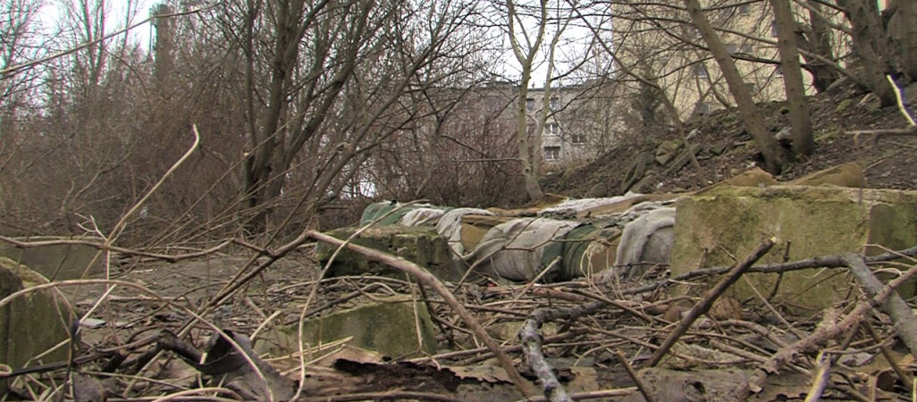 Dzikie wysypisko śmieci nad Bolemką 