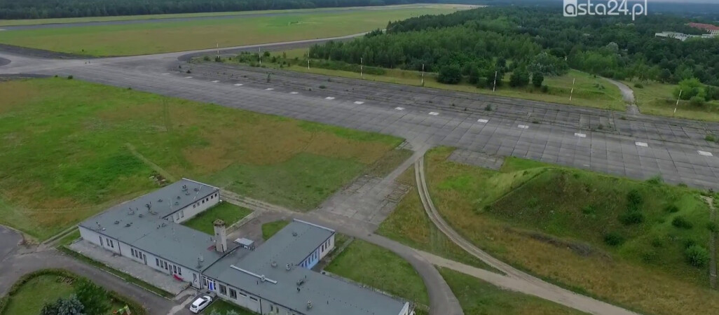 Kino samochodowe na pilskim lotnisku. Pierwszy seans w maju