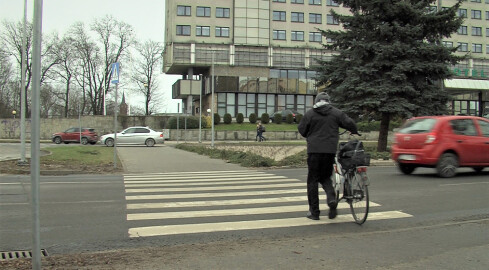 Nowe przepisy zwiększyły bezpieczeństwo pieszych na przejściach?  - grafika