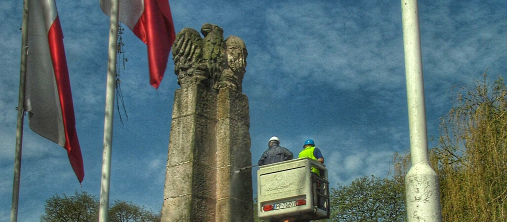 Pomnik Powrotu do Macierzy dziś został wyczyszczony - VIDEO 