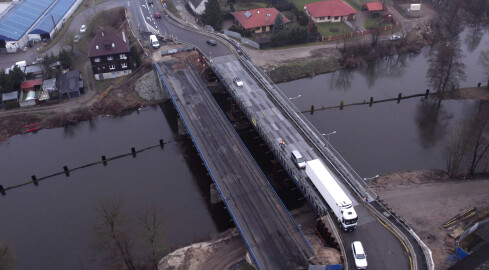 Trwa rozbiórka mostów na Gwdzie i Noteci w Ujściu - dron  - grafika