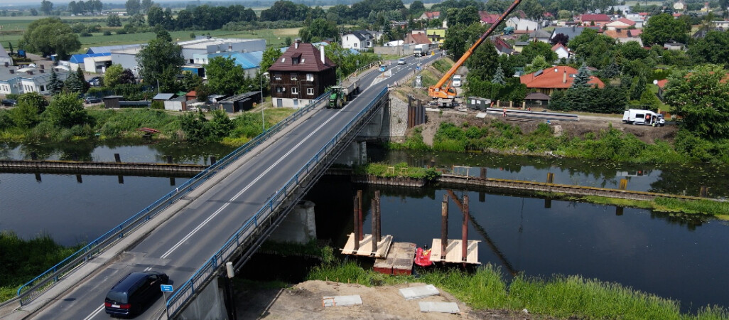 Ruszyła budowa tymczasowych mostów w Ujściu