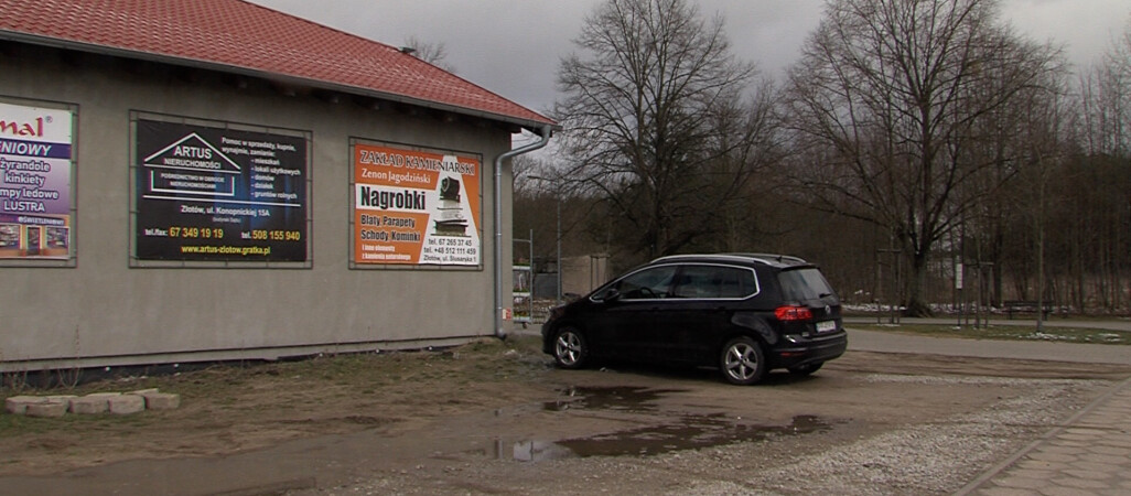 „To zwykła ludzka złośliwość". Spór o parking przy cmentarzu