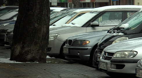 Będą grodzić parkingi przy spółdzielni  - grafika