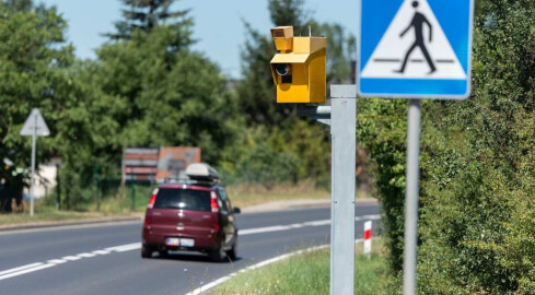 Mandat za przekroczenie prędkości o 1 km/h. Jest stanowisko MSWiA - grafika