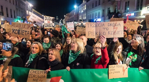 Lekarze przestali się bać. Jest więcej legalnych aborcji  - grafika