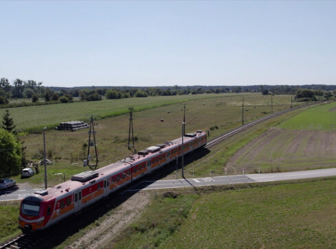 Mieszkańcy Budzynia skarżą się premierowi na brak szlabanów  - grafika