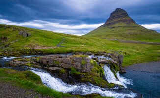 Wiara w Elfy i Trolle jest tu powszechna. Islandia kraina Mordoru i lodowców