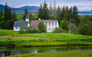 Wiara w Elfy i Trolle jest tu powszechna. Islandia kraina Mordoru i lodowców