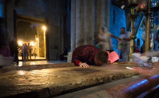 Dziś Wielki Piątek. Zobaczcie zdjęcia z Bazyliki Grobu Pańskiego 