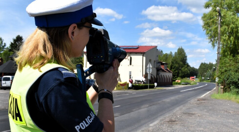 Poszukiwany 5 listami gończymi wpadł, bo nie zapiął pasów  - grafika