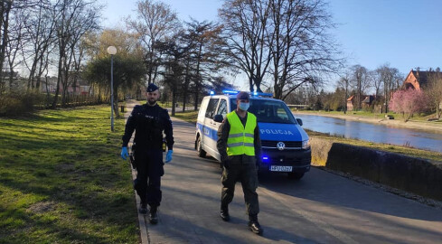 Pilscy policjanci podsumowali weekend. 30 interwencji dotyczących now - grafika